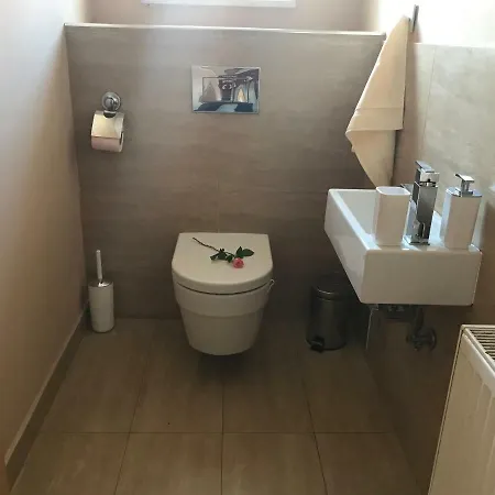 公寓 Linden Garden 波斯托伊纳