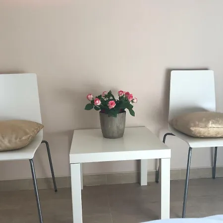 Linden Garden Apartment *